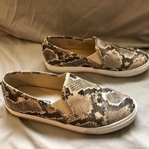 Steve Madden Snakeskin slip ons 8.5